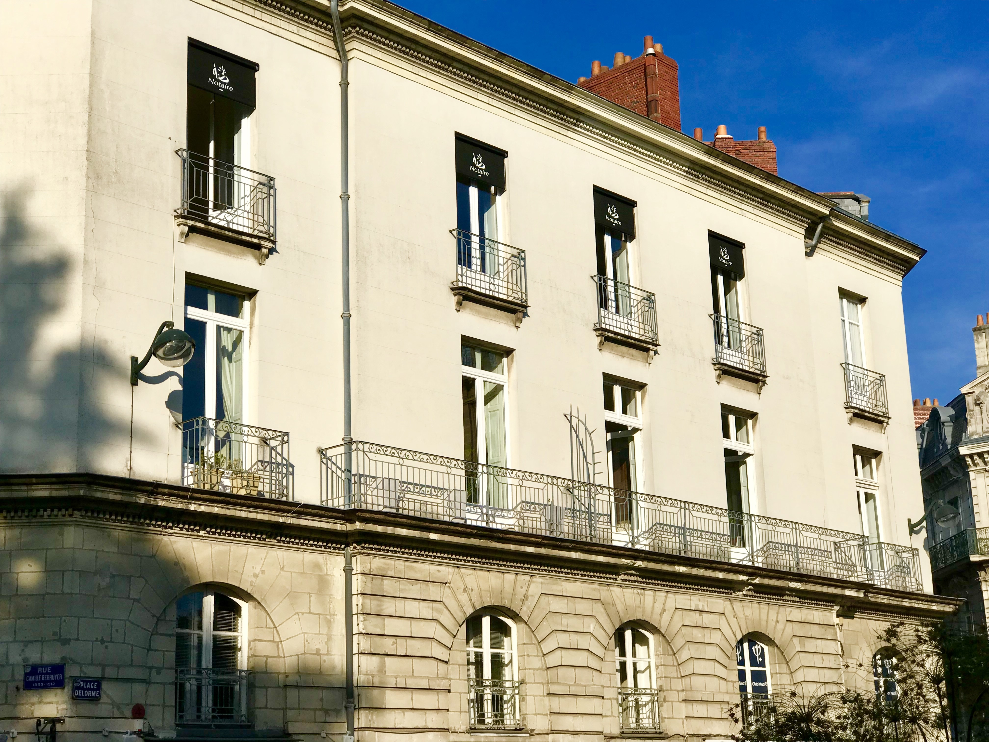 Façade de l'immeuble de l'étude de Me Romain MAGANA Notaire à Nantes